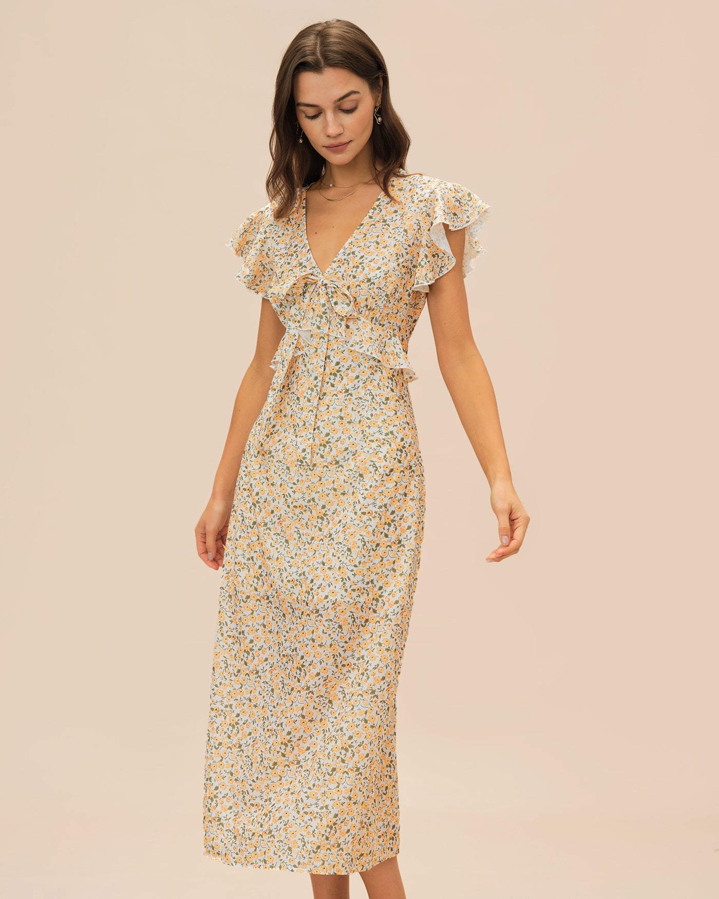 Vestido Midi Amarillo con Cuello en V y Volantes Florales