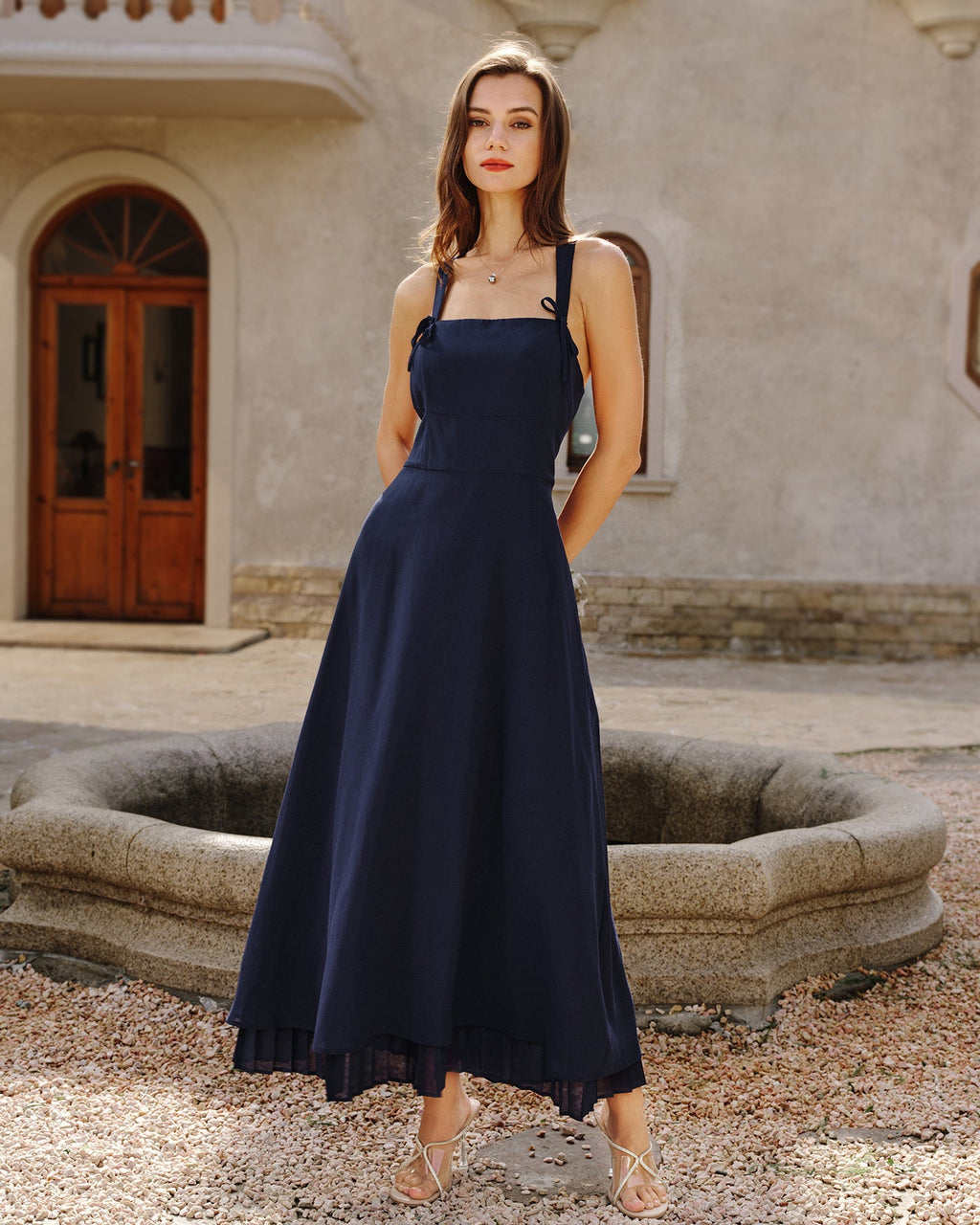 Vestido maxi lencero con escote cuadrado en azul marino