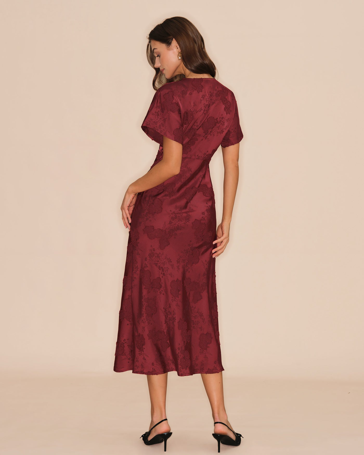 Vestido midi jacquard escote pico rojo vino