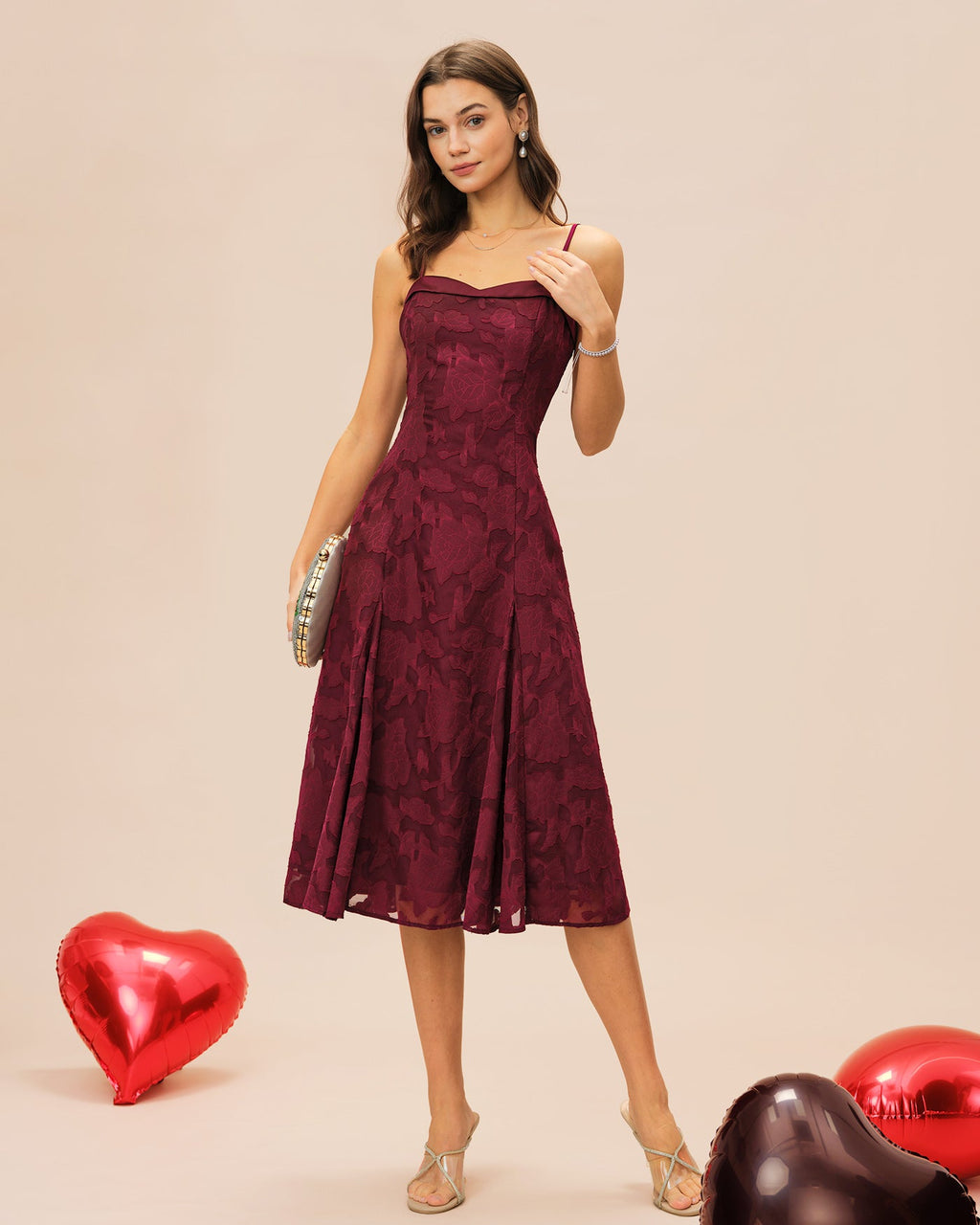 Vestido midi lencero jacquard con escote corazón y color rojo vino