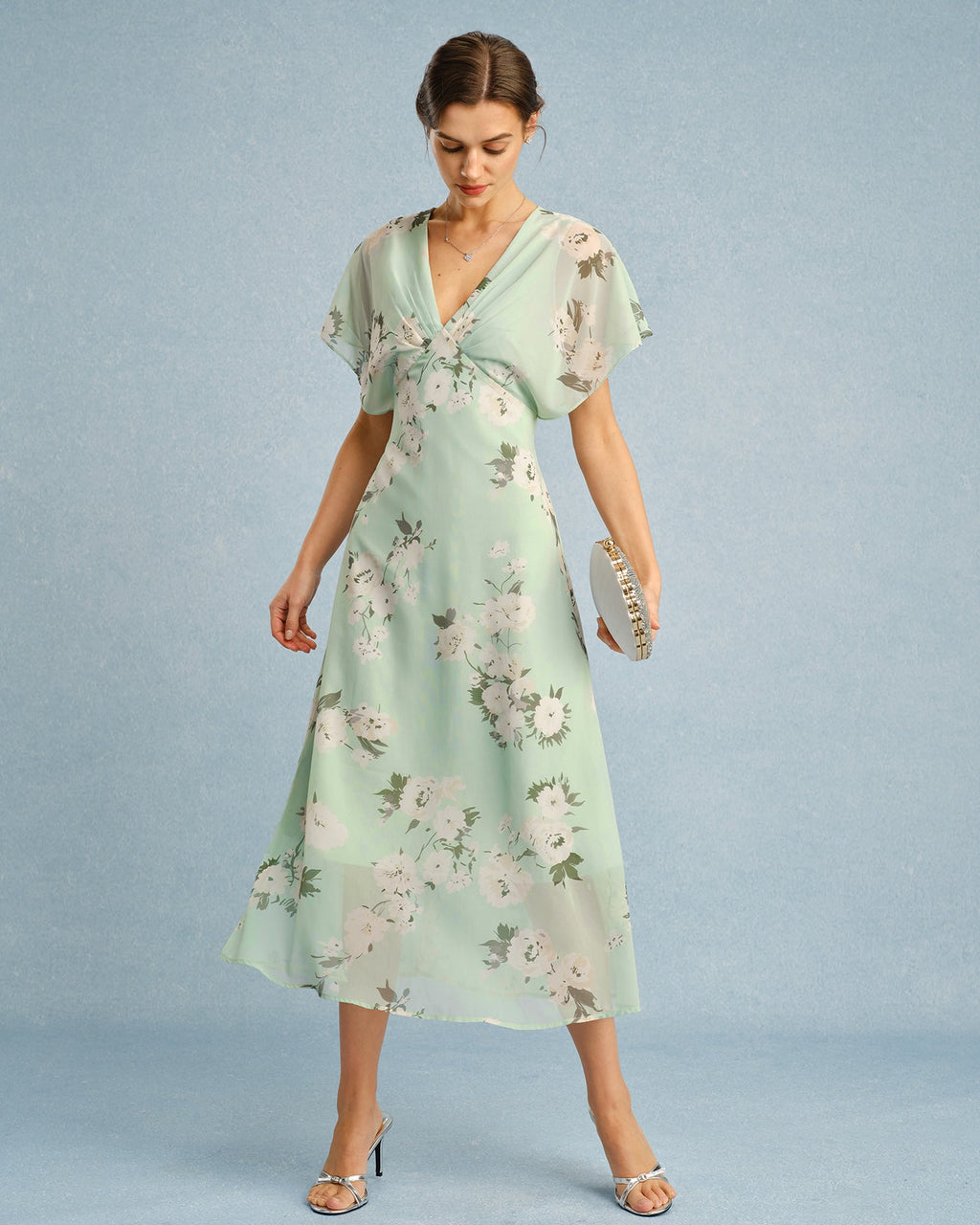 Vestido midi de chifón con estampado floral y cuello en V de color verde
