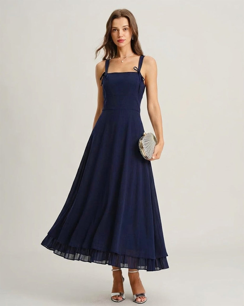 Vestido maxi lencero con escote cuadrado en azul marino