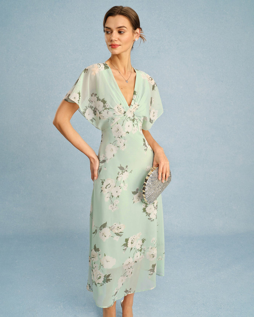 Vestido midi de chifón con estampado floral y cuello en V de color verde