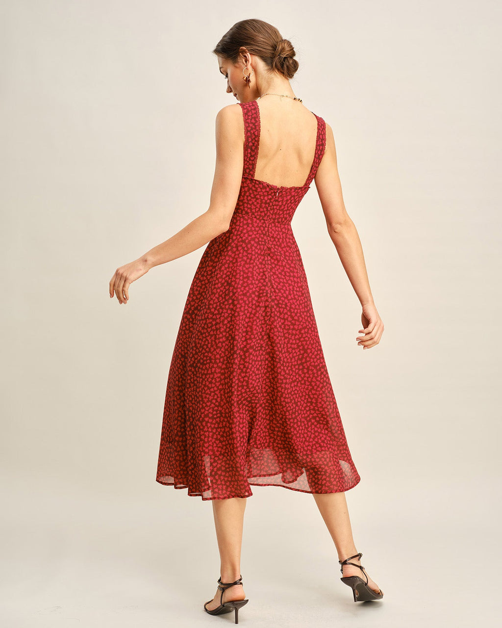 Vestido midi floral rojo con escote corazón