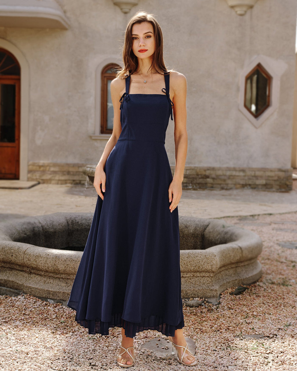 Vestido maxi lencero con escote cuadrado en azul marino