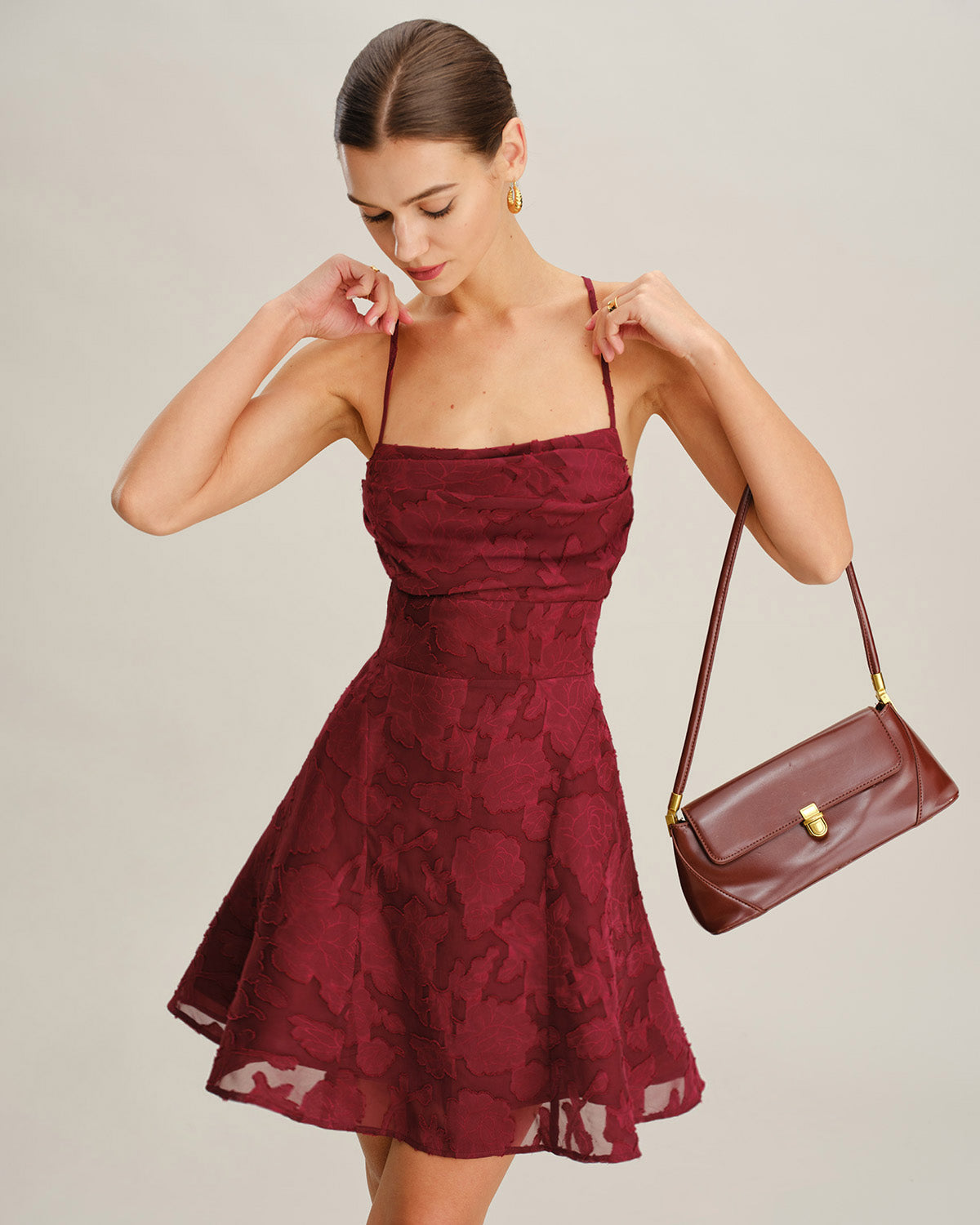 Minivestido Lencero sin Espalda con Estampado Floral Rojo Vino