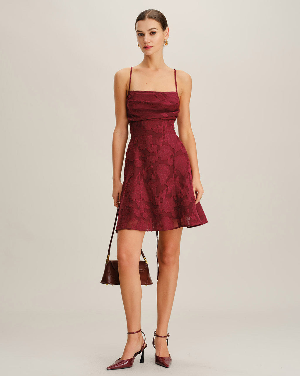 Minivestido Lencero sin Espalda con Estampado Floral Rojo Vino