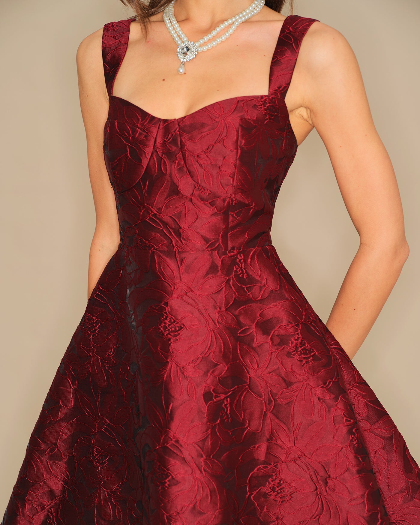Minivestido jacquard escote corazón rojo vino