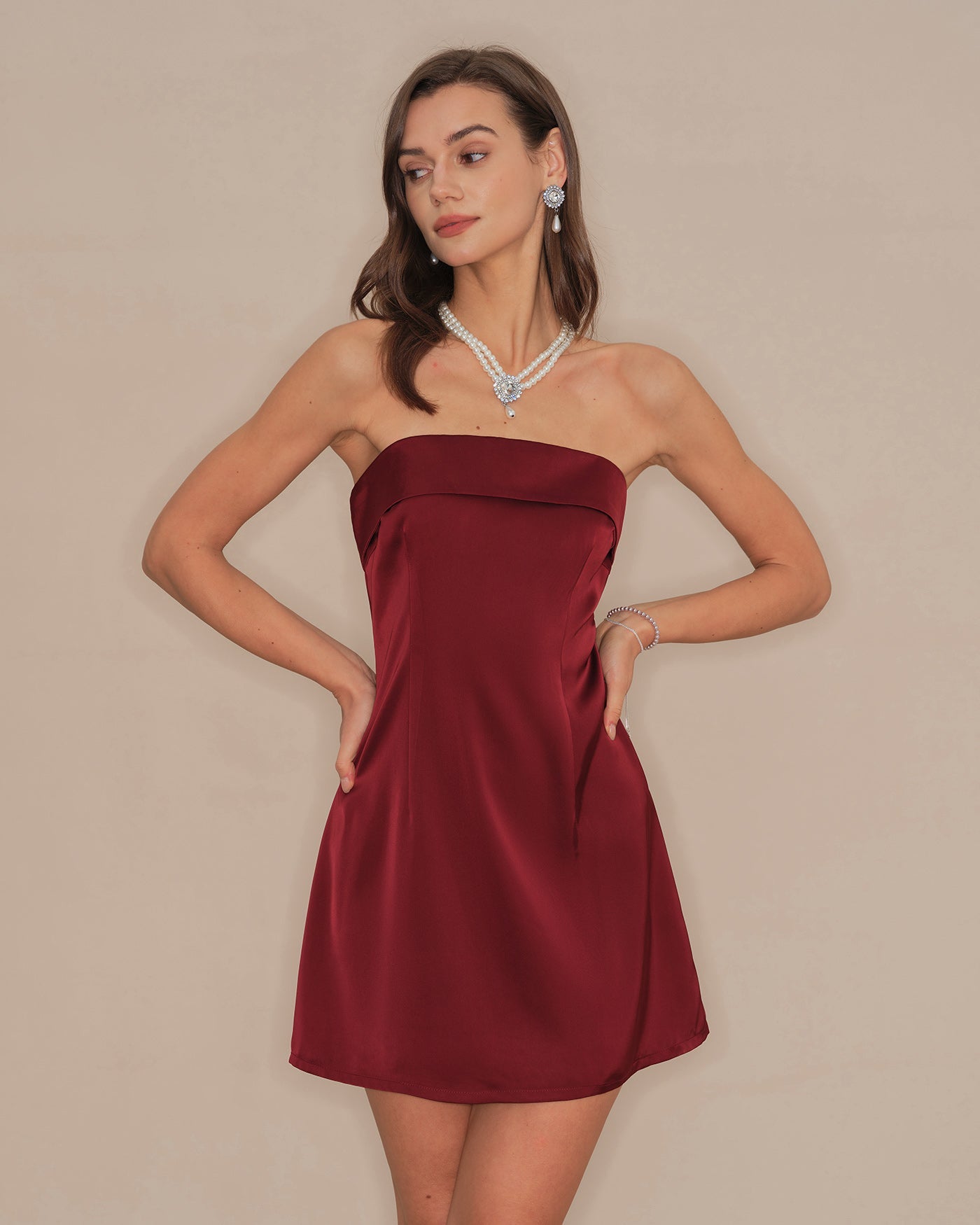 Minivestido rojo sin tirantes de corte A