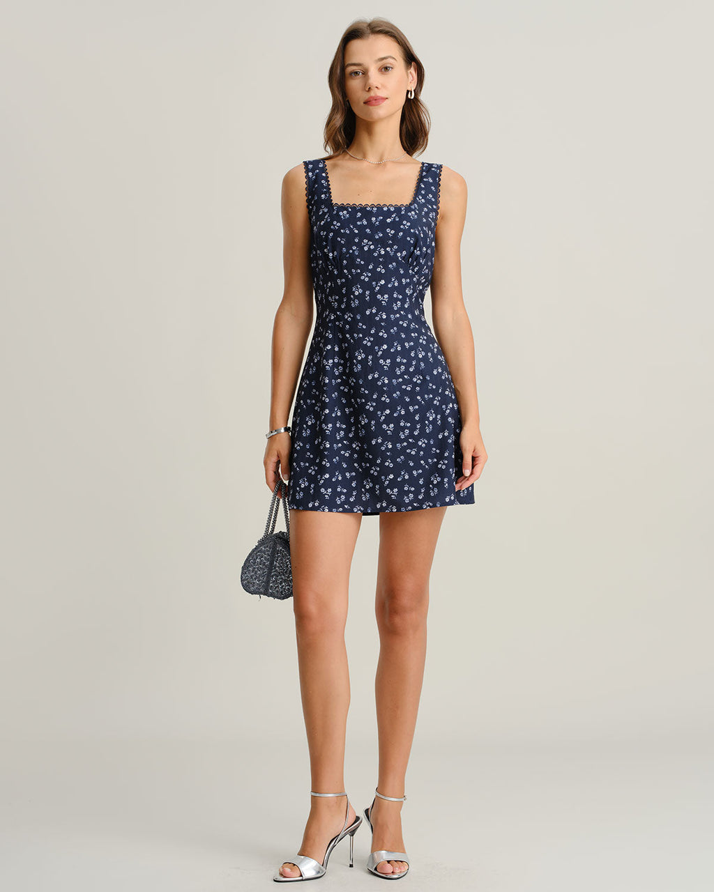 Minivestido con tirantes, escote cuadrado y estampado floral azul marino