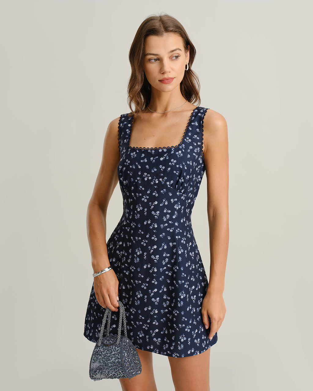 Minivestido con tirantes, escote cuadrado y estampado floral azul marino
