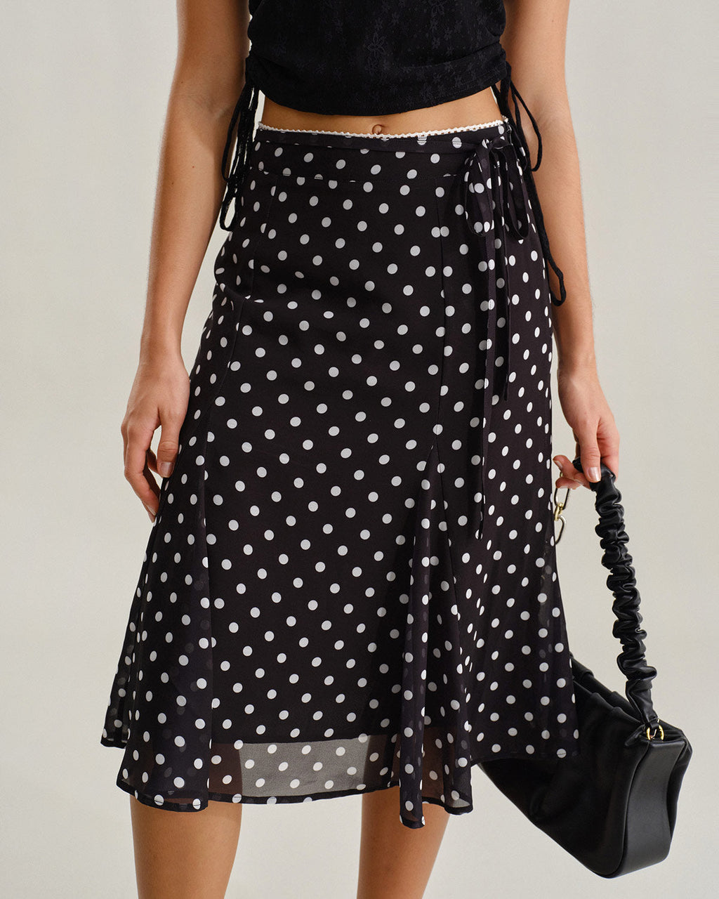 Falda midi de sirena negra con lunares