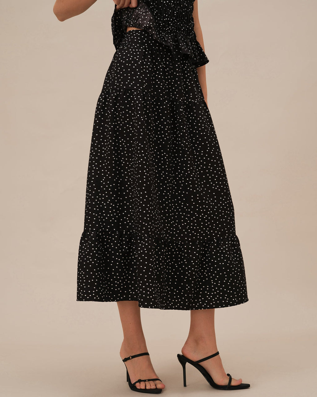 Falda midi fruncida negra de lunares
