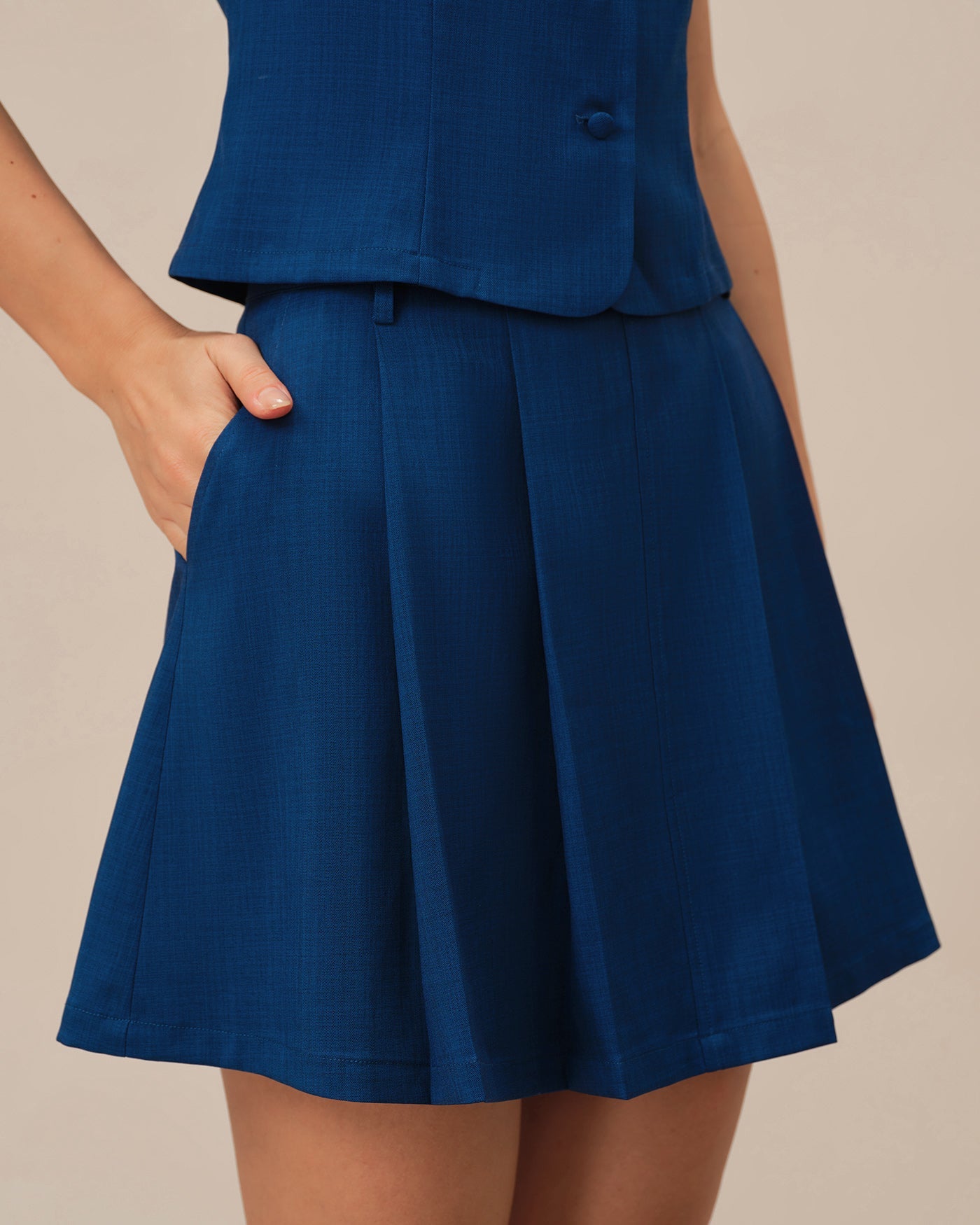 Minifalda evasé con bolsillos azules