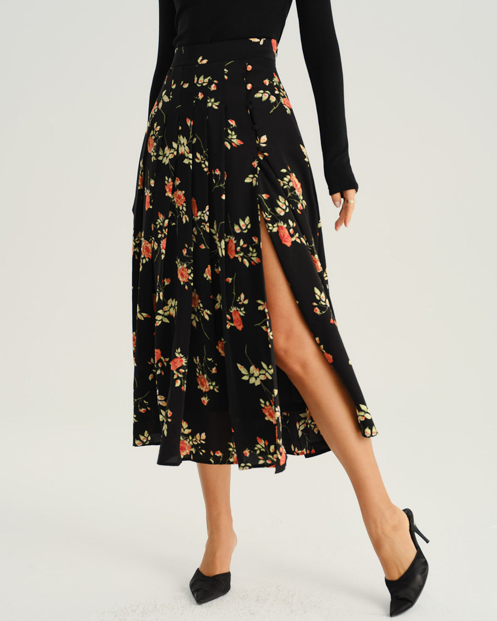 Falda midi de corte A negra con estampado floral