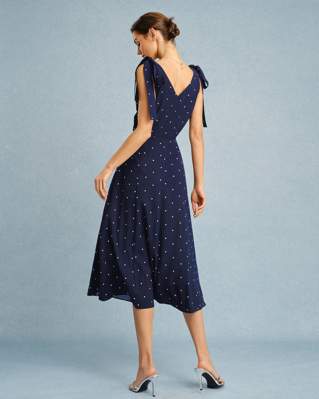 Falda midi con abertura de lunares azul marino
