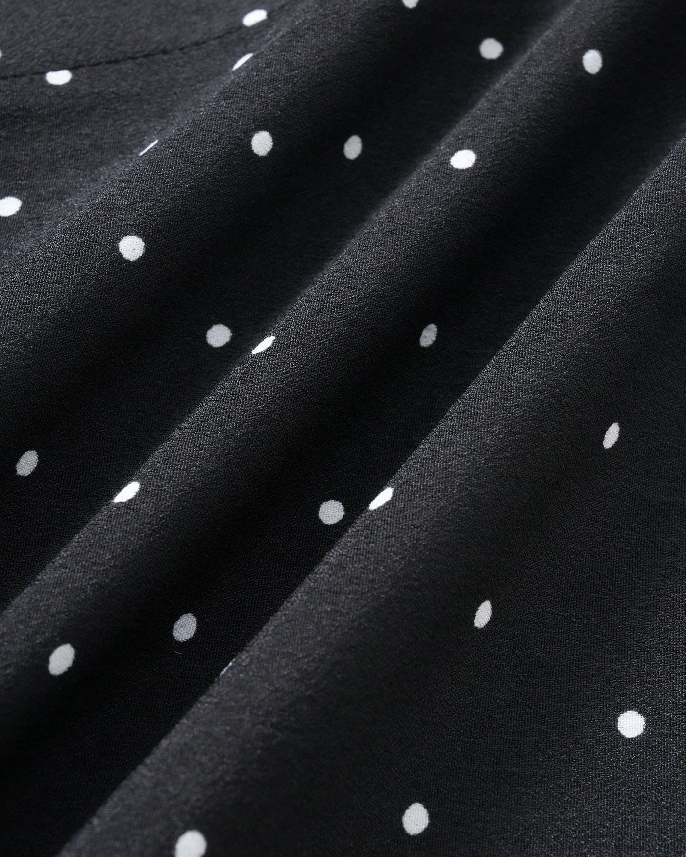 Falda midi negra de lunares