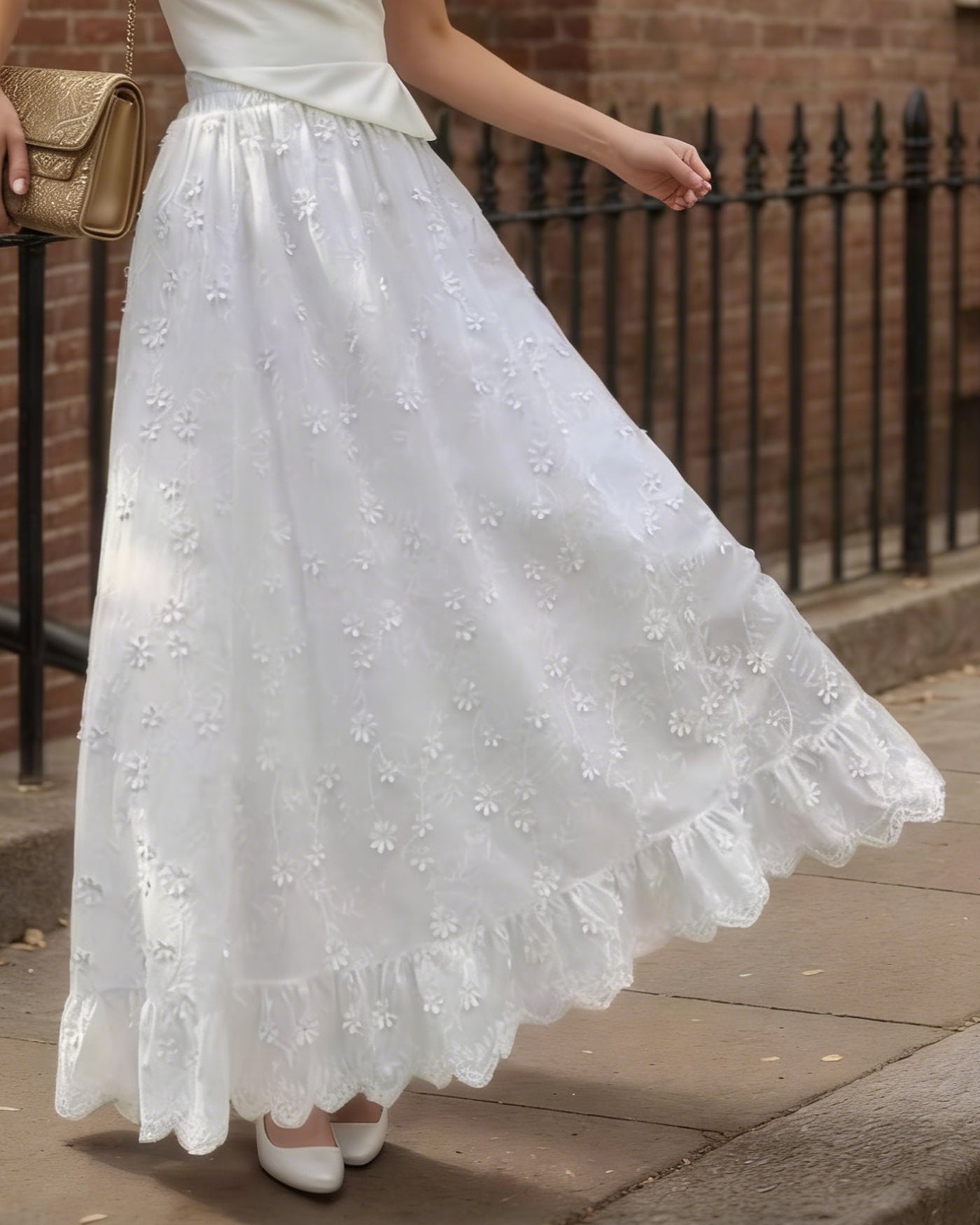Falda midi elástica floral blanca con cintura elástica