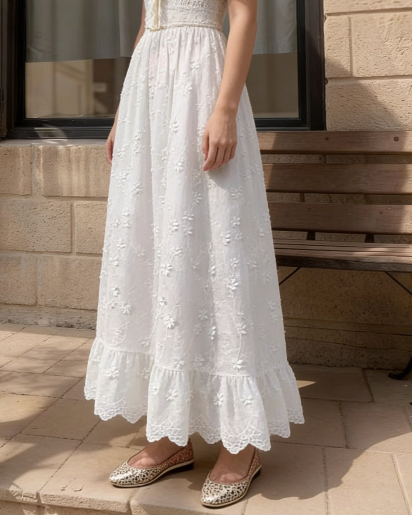 Falda midi elástica floral blanca con cintura elástica