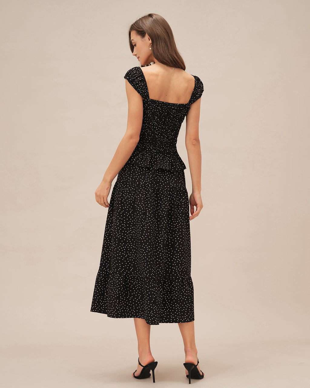 Falda midi fruncida negra de lunares