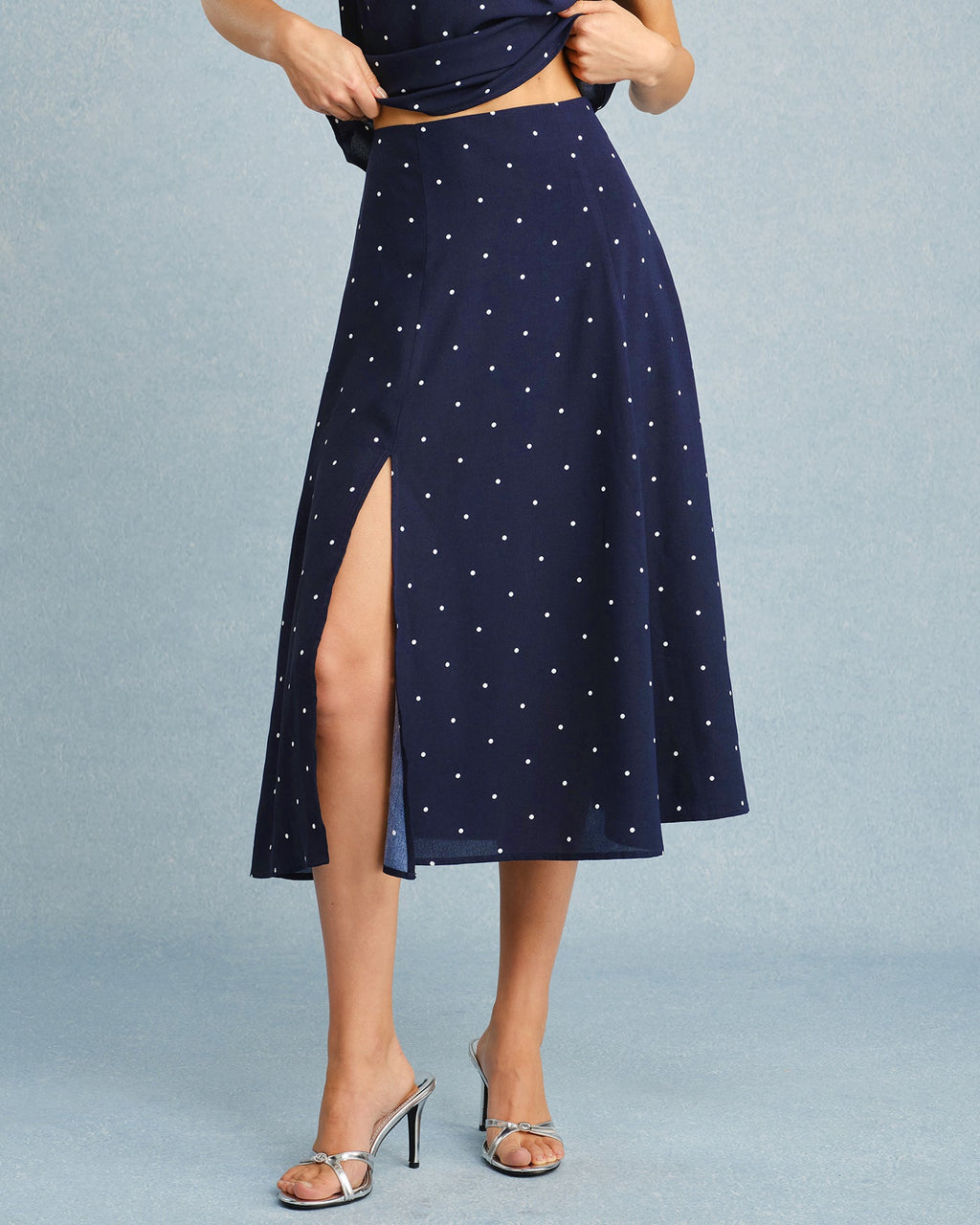 Falda midi con abertura de lunares azul marino