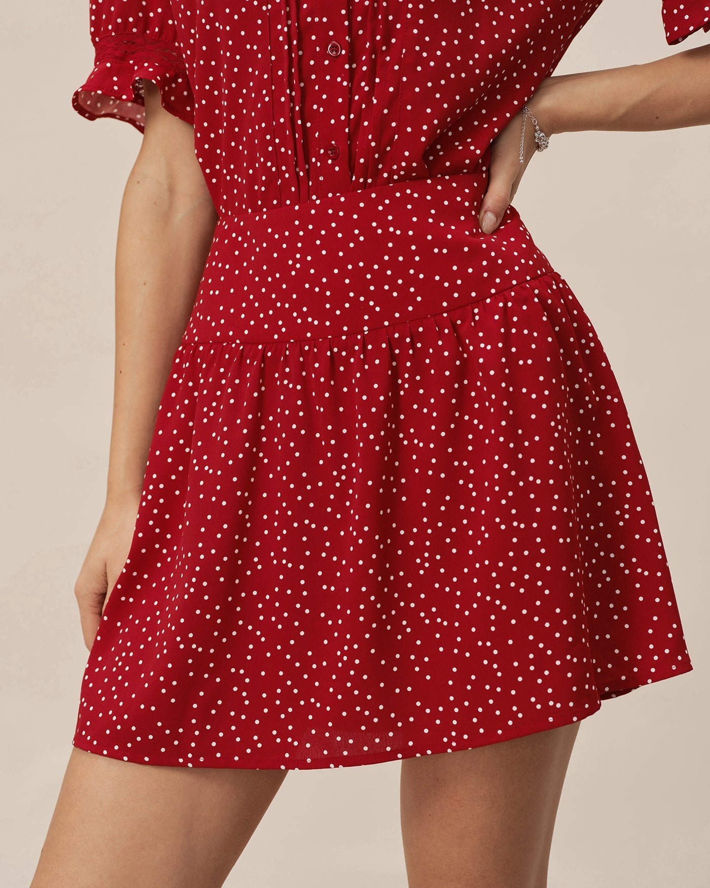 Minifalda drapeada roja de lunares