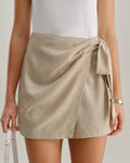 Minifalda pantalón fruncida evasé color caqui
