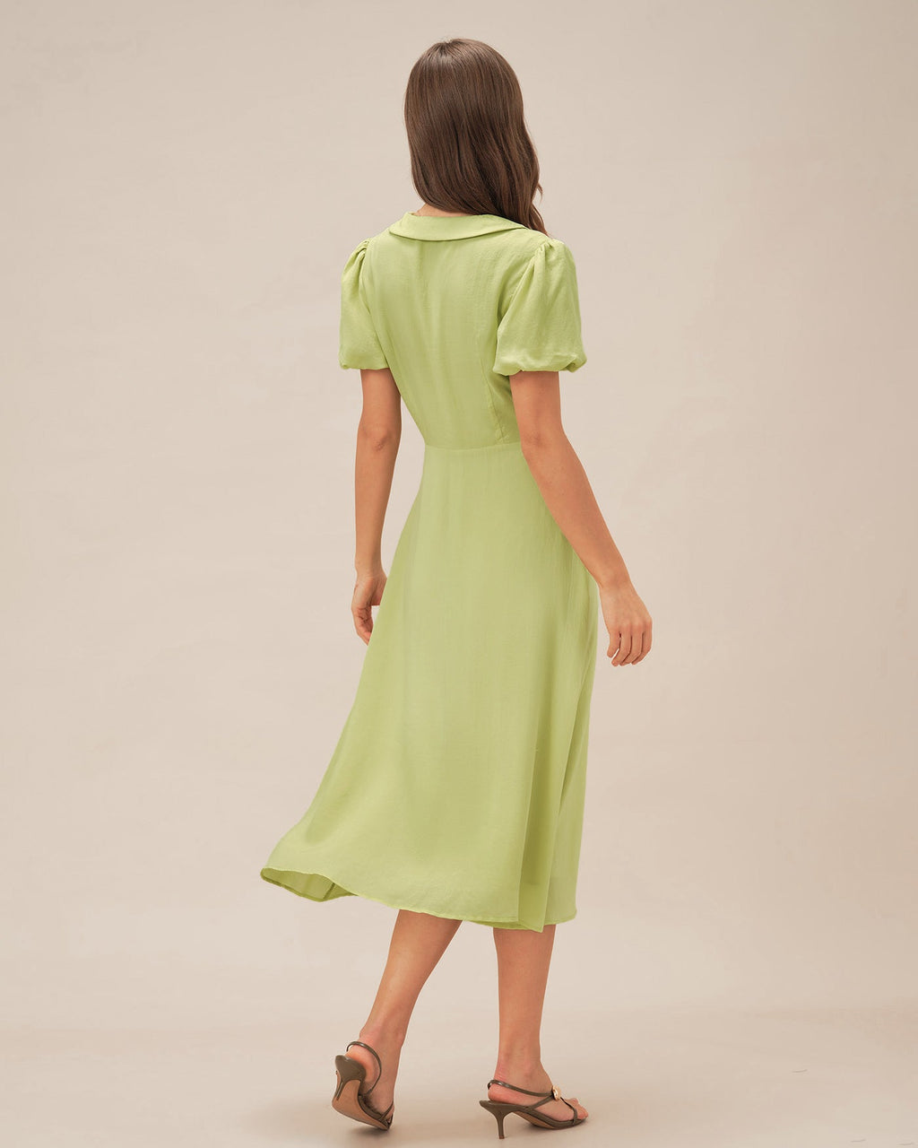 Vestido midi abotonado con cuello en color verde