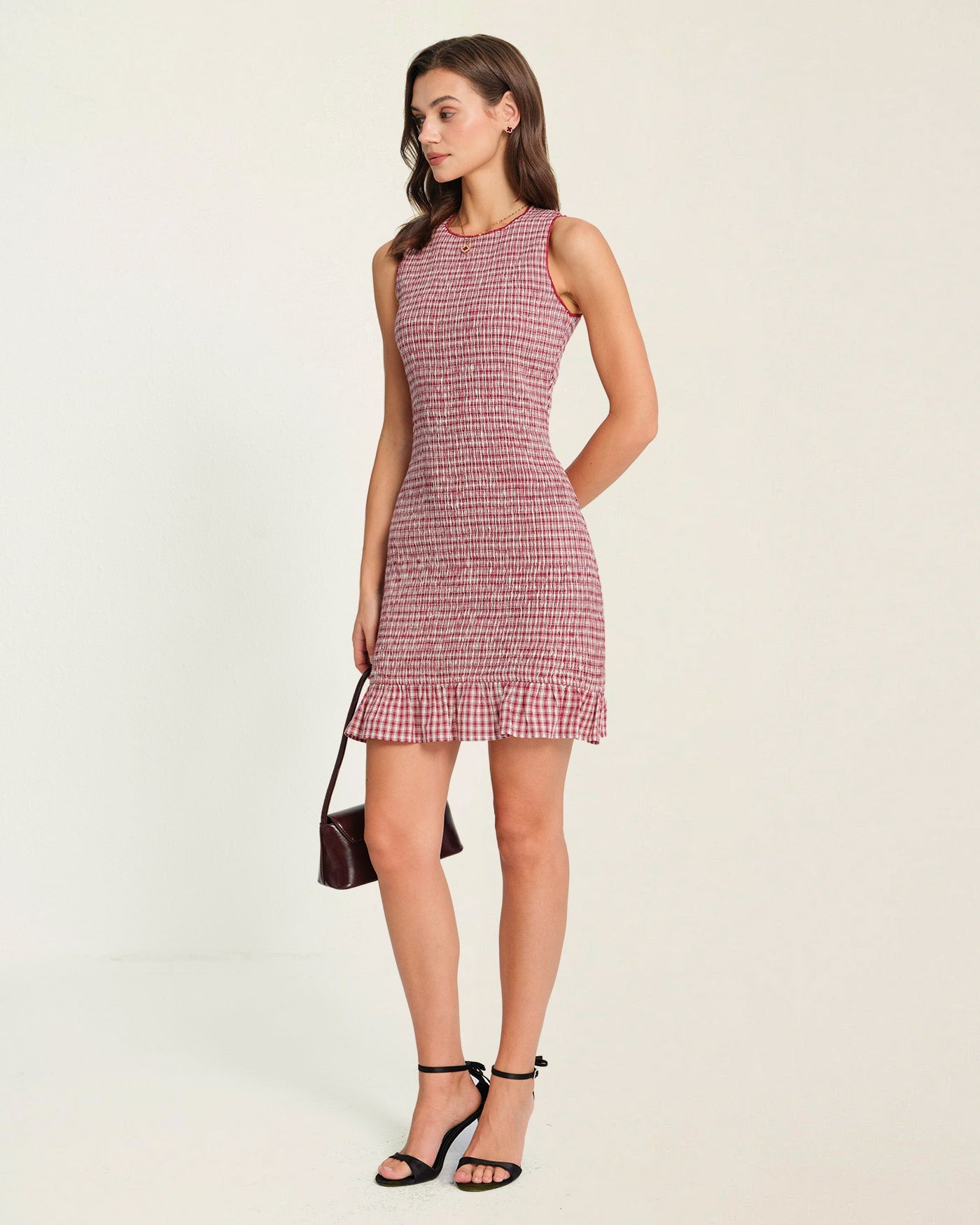 Mini vestido a cuadros con volantes rojos