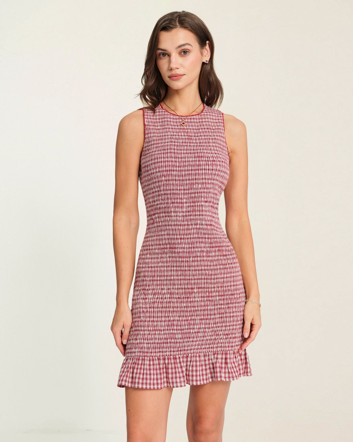 Mini vestido a cuadros con volantes rojos