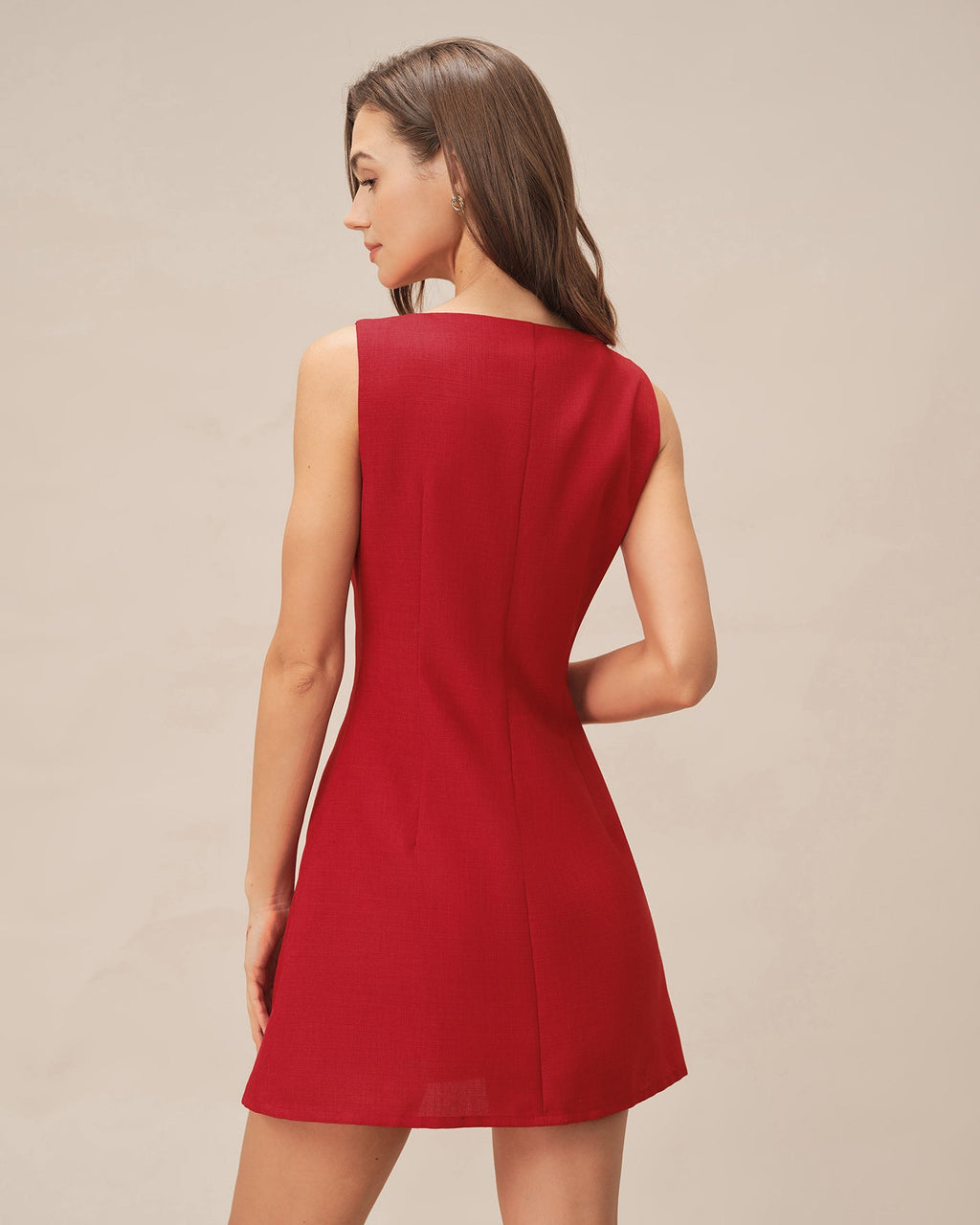 Minivestido rojo con botones y escote barco