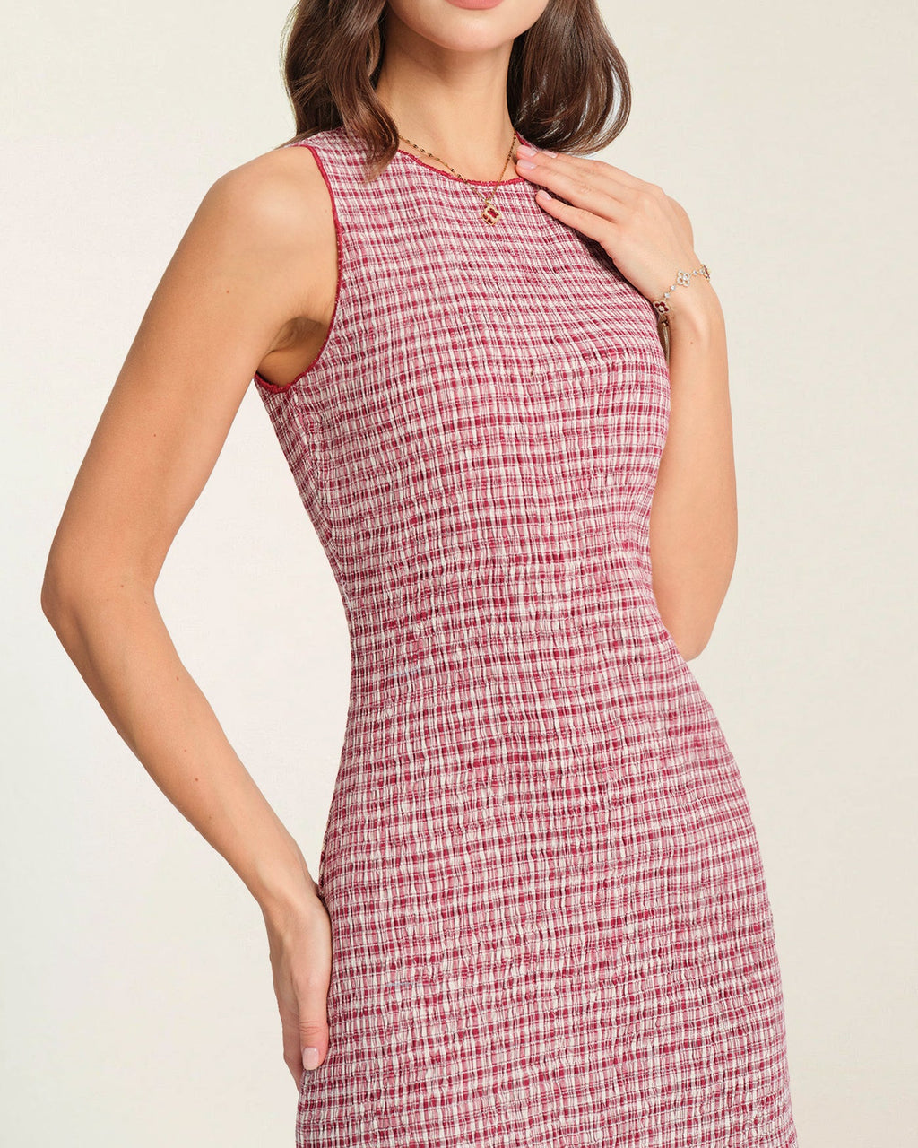 Mini vestido a cuadros con volantes rojos